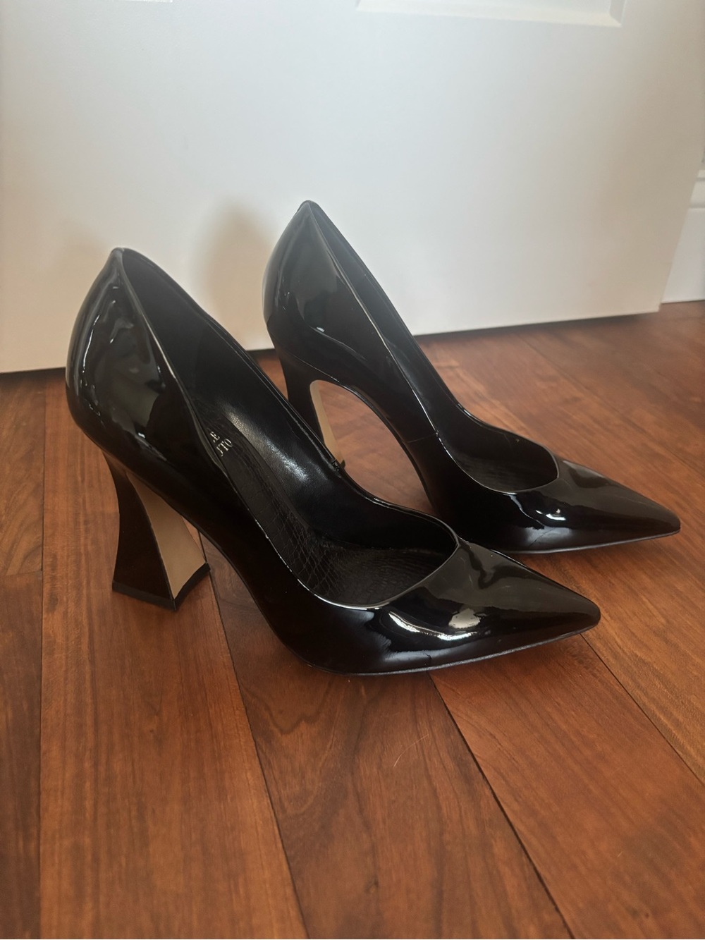 Vince Camuto- SZ 7 NWOT Akenta Black Leather High Heel Pointed Toe Pump